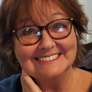 Meet your Posher, Debbie